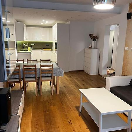Porec, Tolle 3 Zi-Whg, Sehr Zentral, Top Zustand! Mit Internet Und W-Lan! Buitenkant foto