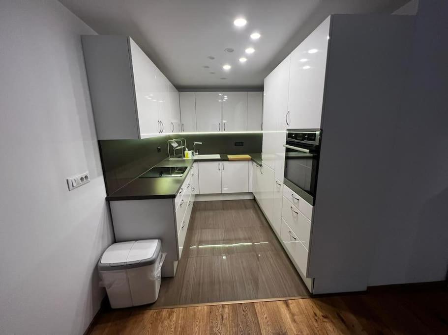 Porec, Tolle 3 Zi-Whg, Sehr Zentral, Top Zustand! Mit Internet Und W-Lan! Buitenkant foto