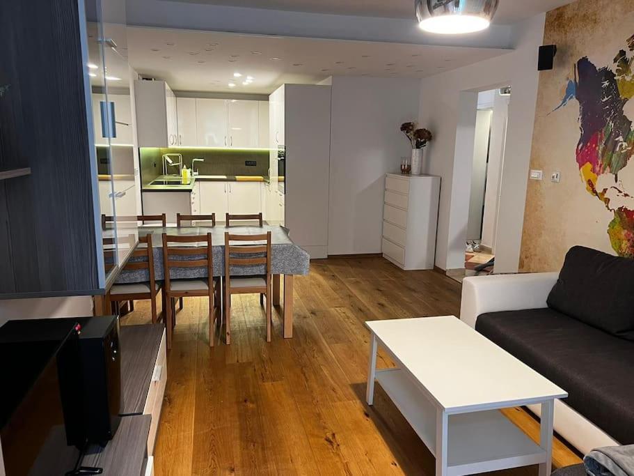 Porec, Tolle 3 Zi-Whg, Sehr Zentral, Top Zustand! Mit Internet Und W-Lan! Buitenkant foto