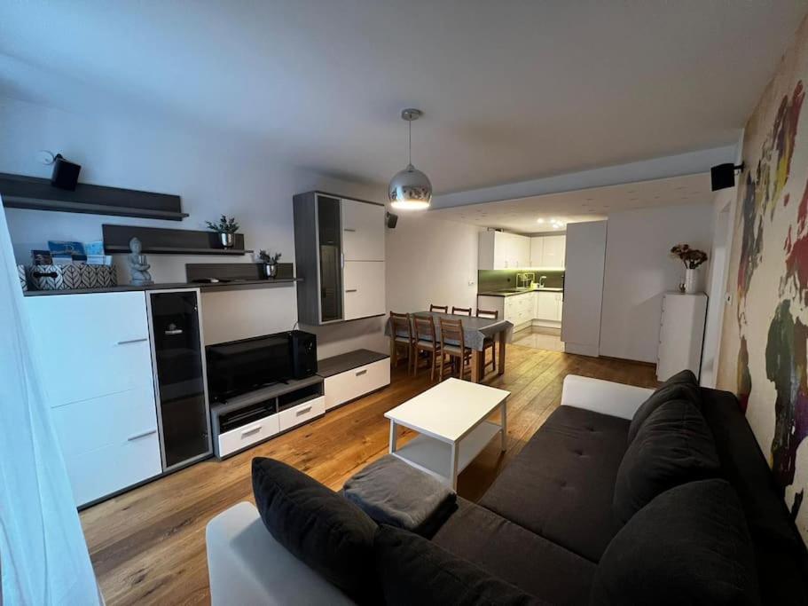 Porec, Tolle 3 Zi-Whg, Sehr Zentral, Top Zustand! Mit Internet Und W-Lan! Buitenkant foto